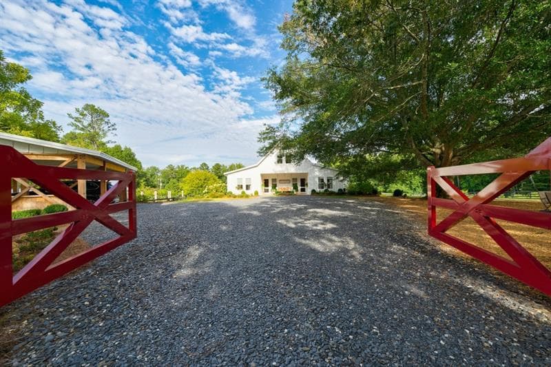5 bedroom, 3 bathroom, 2,800 sq ft single family residence sold at 1661 Old Jones Road, Alpharetta, GA 30004
