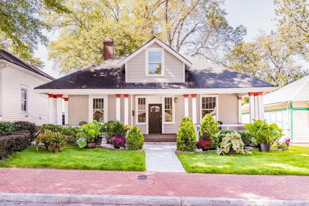 4 bedroom, 3 bathroom, 2,111 sq ft single family residence sold at 553 W End Place, Atlanta, GA 30310