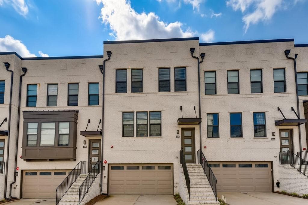 828 Stone Ridge Lane, Atlanta, GA 30324 — most recent listing photo