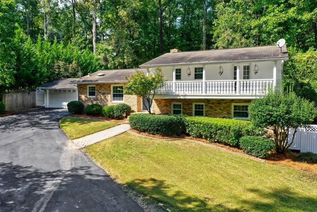 4 bedroom, 4 bathroom, 1,401 sq ft single family residence sold at 2570 Northside Drive, Atlanta, GA 30305