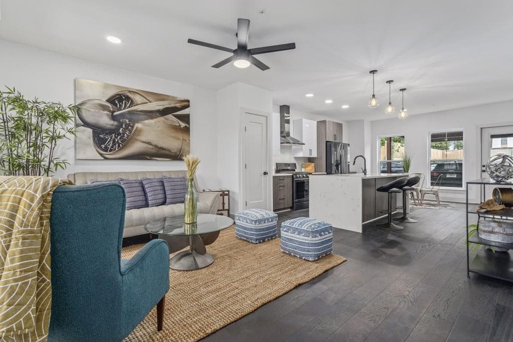 3 bedroom, 4 bathroom, 2,075 sq ft townhouse sold at 274 Estoria Street, Atlanta, GA 30316