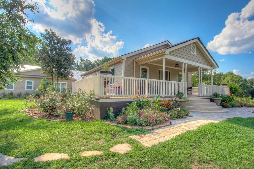 6 bedroom, 4 bathroom, 4,808 sq ft single family residence sold at 2621 Walton Downs Road, Monroe, GA 30655