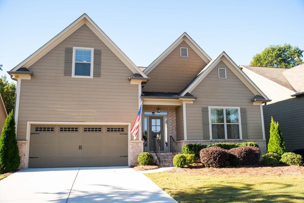 6 bedroom, 3 bathroom, 3,274 sq ft single family residence sold at 3976 Amicalola Way, Buford, GA 30519