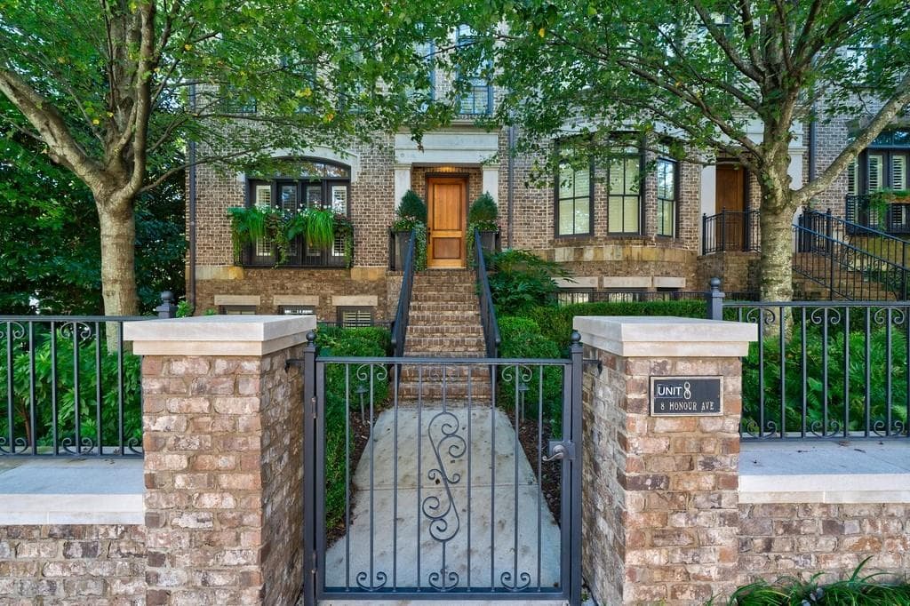 3 bedroom, 4 bathroom, 3,804 sq ft townhouse sold at 8 Honour Avenue 8, Atlanta, GA 30305