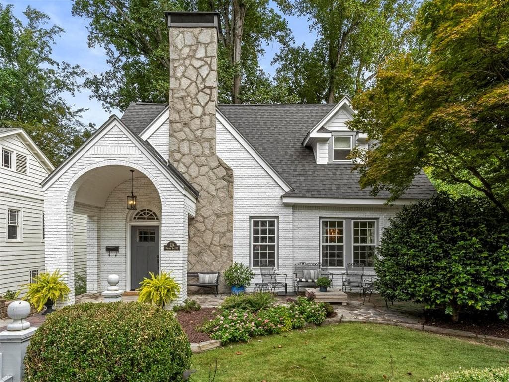 5 bedroom, 4 bathroom single family residence sold at 1124 Virginia Avenue, Atlanta, GA 30306