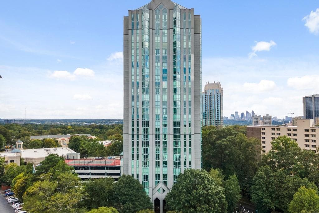2 bedroom, 2 bathroom, 1,260 sq ft condominium sold at 2870 Pharr Court South 410, Atlanta, GA 30305