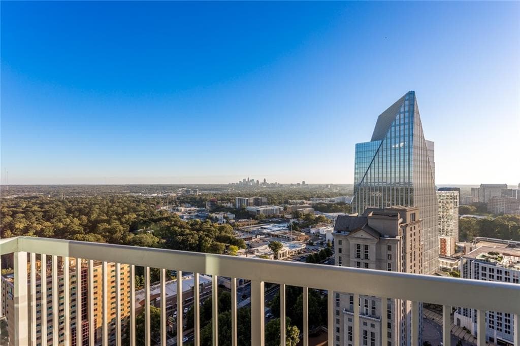 1 bedroom, 1 bathroom, 620 sq ft condominium sold at 3324 Peachtree Road 2816, Atlanta, GA 30326
