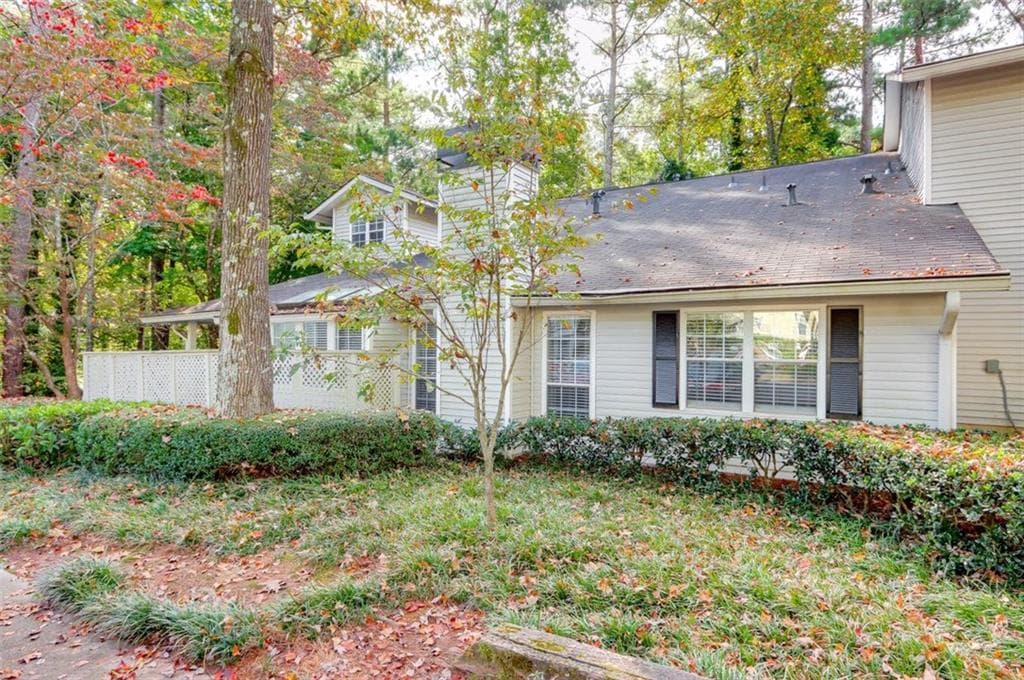 1 bedroom, 1 bathroom, 690 sq ft condominium sold at 6802 Glenridge Drive D, Sandy Springs, GA 30328