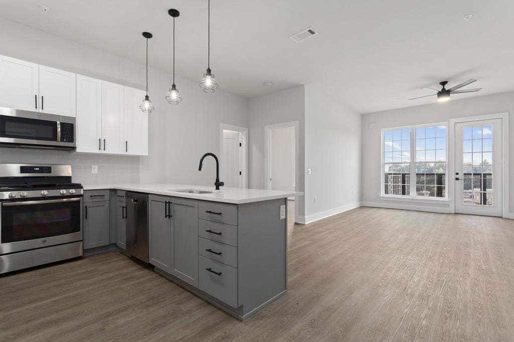 1 bedroom, 1 bathroom, 860 sq ft condominium sold at 764 Memorial Drive 22, Atlanta, GA 30316