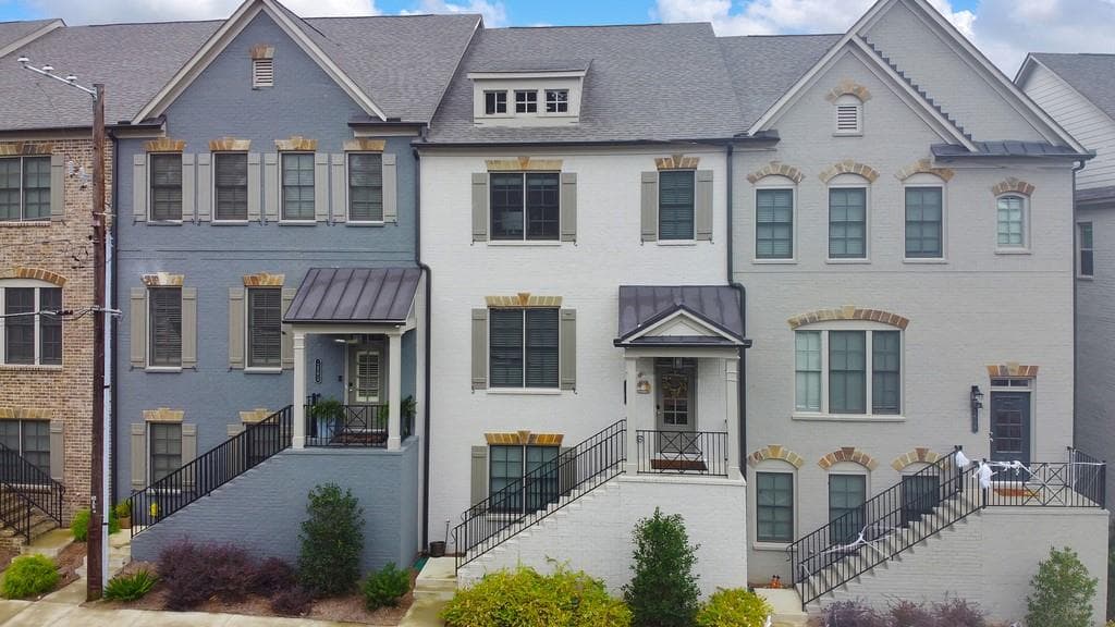 4 bedroom, 4 bathroom, 2,824 sq ft townhouse sold at 1807 Falling Sky Court, Brookhaven, GA 30319