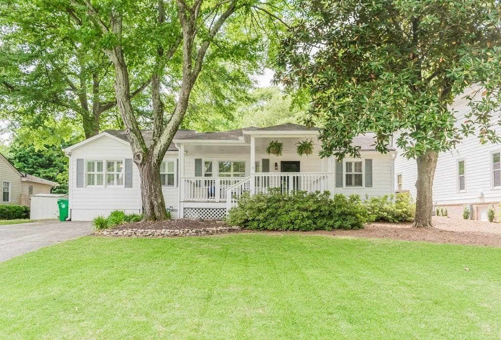 3 bedroom, 3 bathroom, 1,979 sq ft single family residence sold at 2784 N Thompson Road, Atlanta, GA 30319