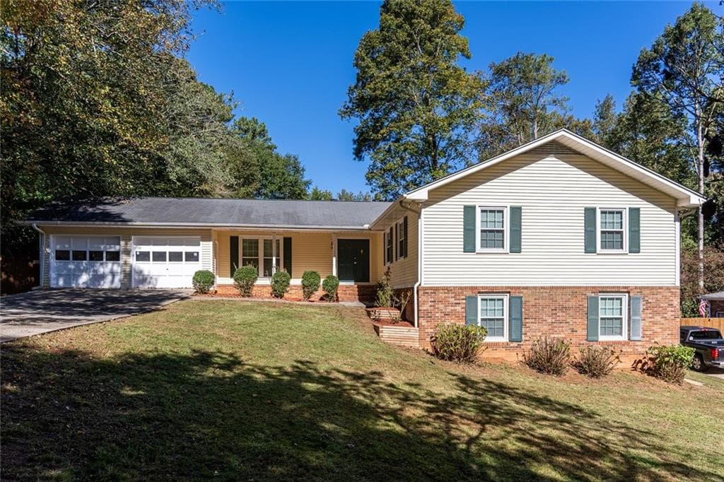 816 Club Court, Lawrenceville, GA 30043 — most recent listing photo