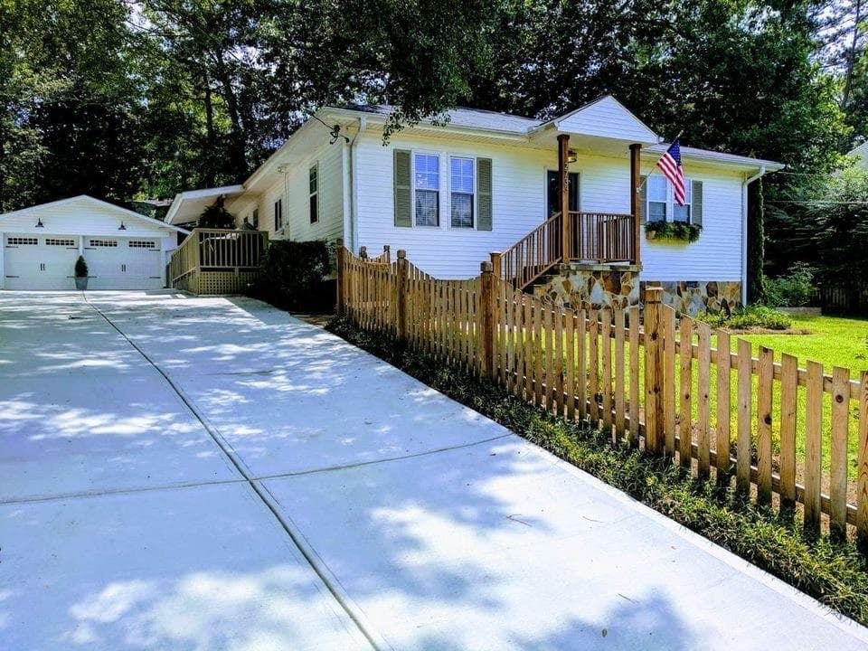 2733 Carlton Place, Brookhaven, GA 30319 — most recent listing photo