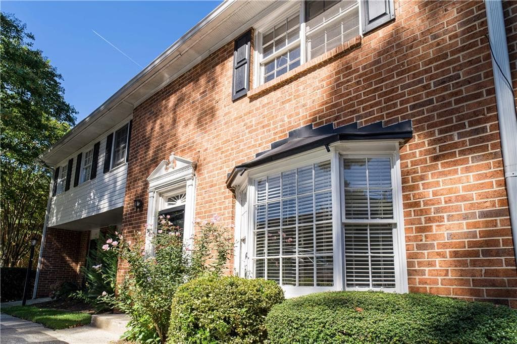 2 bedroom, 3 bathroom, 1,342 sq ft townhouse sold at 6520 Roswell Road 34, Atlanta, GA 30328