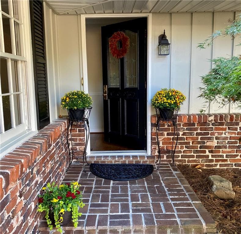 4 bedroom, 3 bathroom, 2,463 sq ft single family residence sold at 4679 Canyon Creek Trail, Sandy Springs, GA 30342