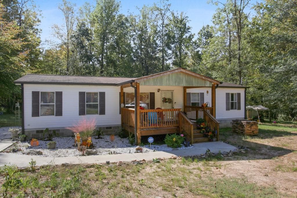 4273 Bryan Drive, Acworth, GA 30102 — most recent listing photo