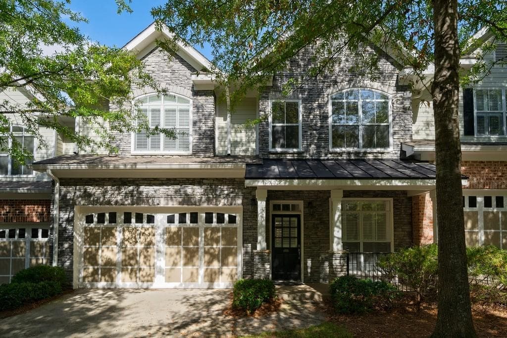 3 bedroom, 4 bathroom, 3,522 sq ft townhouse sold at 1186 Glenridge Place, Sandy Springs, GA 30342