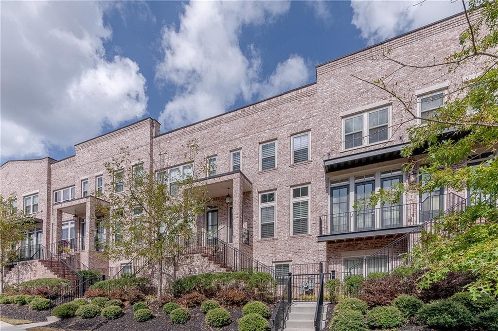 3 bedroom, 4 bathroom, 2,238 sq ft townhouse sold at 65 Weston Drive, Atlanta, GA 30328