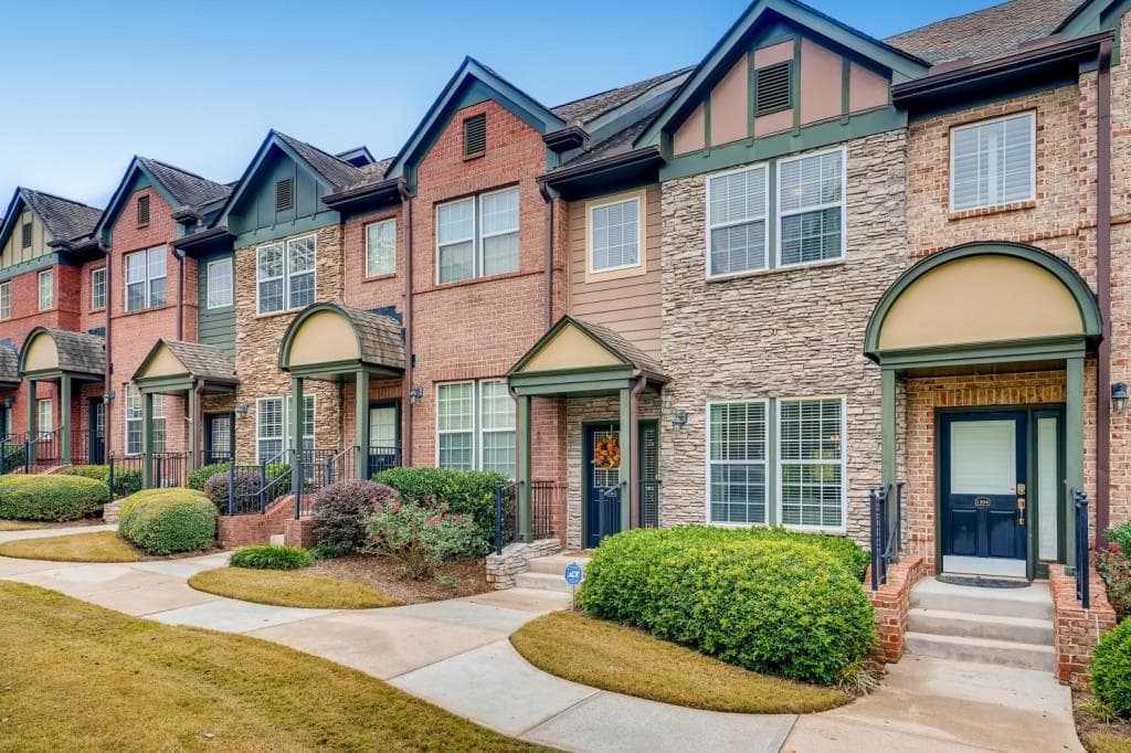 1 bedroom, 2 bathroom, 1,199 sq ft condominium sold at 1396 Ashford Creek Circle, Brookhaven, GA 30319