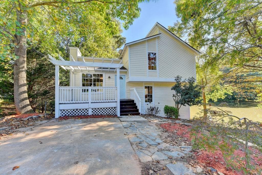 3 bedroom, 2 bathroom, 1,134 sq ft single family residence sold at 3536 Highland Pine Way, Duluth, GA 30096
