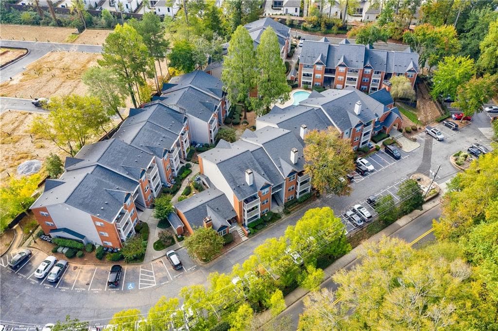 1 bedroom, 1 bathroom, 690 sq ft condominium sold at 1018 Chastain Park Court 1018, Atlanta, GA 30342