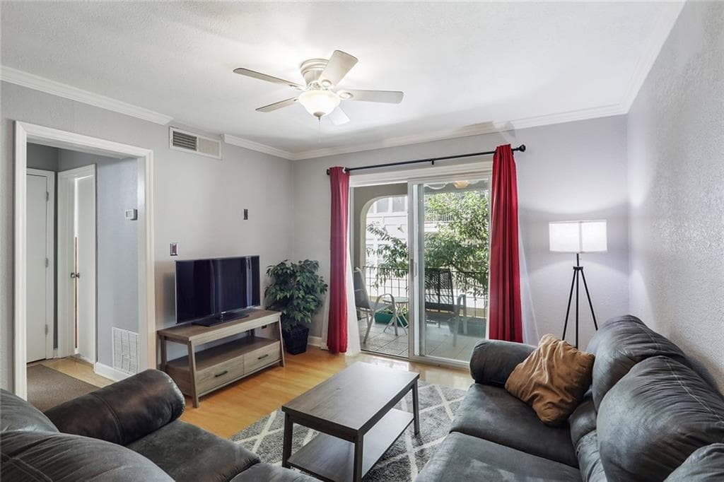 1 bedroom, 1 bathroom, 750 sq ft condominium sold at 395 Pharr Road 304, Atlanta, GA 30305