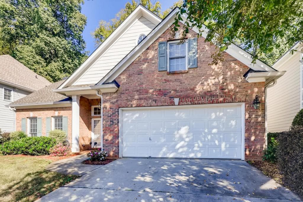 4 bedroom, 3 bathroom, 2,694 sq ft single family residence sold at 2918 Arbor Creek Lane, Atlanta, GA 30340
