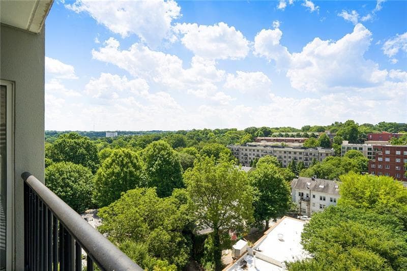 1 bedroom, 1 bathroom, 960 sq ft condominium sold at 275 13th Street 802, Atlanta, GA 30309