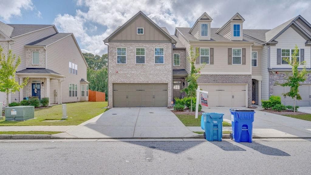 3 bedroom, 3 bathroom, 1,926 sq ft townhouse sold at 779 Arbor Crowne Drive, Lawrenceville, GA 30045