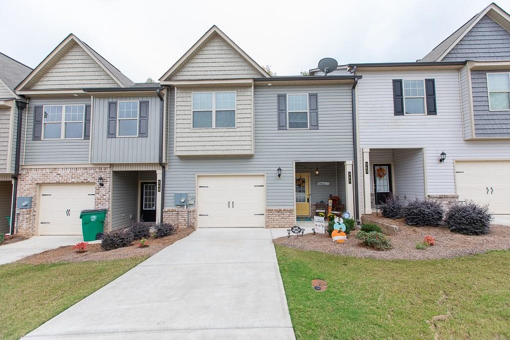 3 bedroom, 3 bathroom, 1,840 sq ft townhouse sold at 347 Turtle Creek Drive, Winder, GA 30680