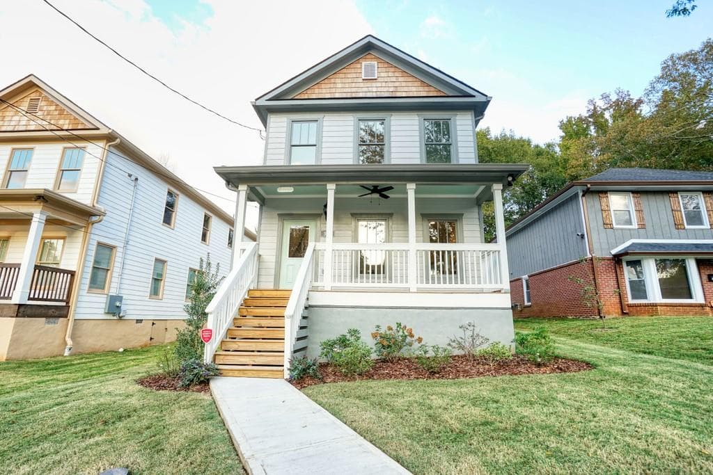 4 bedroom, 3 bathroom, 2,300 sq ft single family residence sold at 304 Holderness Street, Atlanta, GA 30310