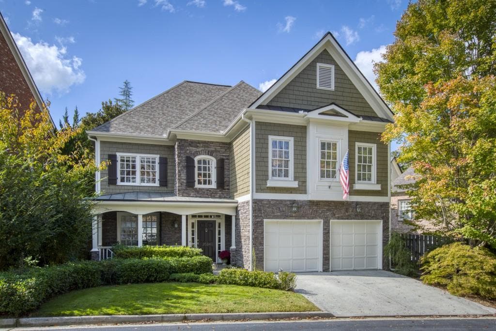 3 bedroom, 3 bathroom, 2,728 sq ft single family residence sold at 2584 Brookline Circle, Brookhaven, GA 30319