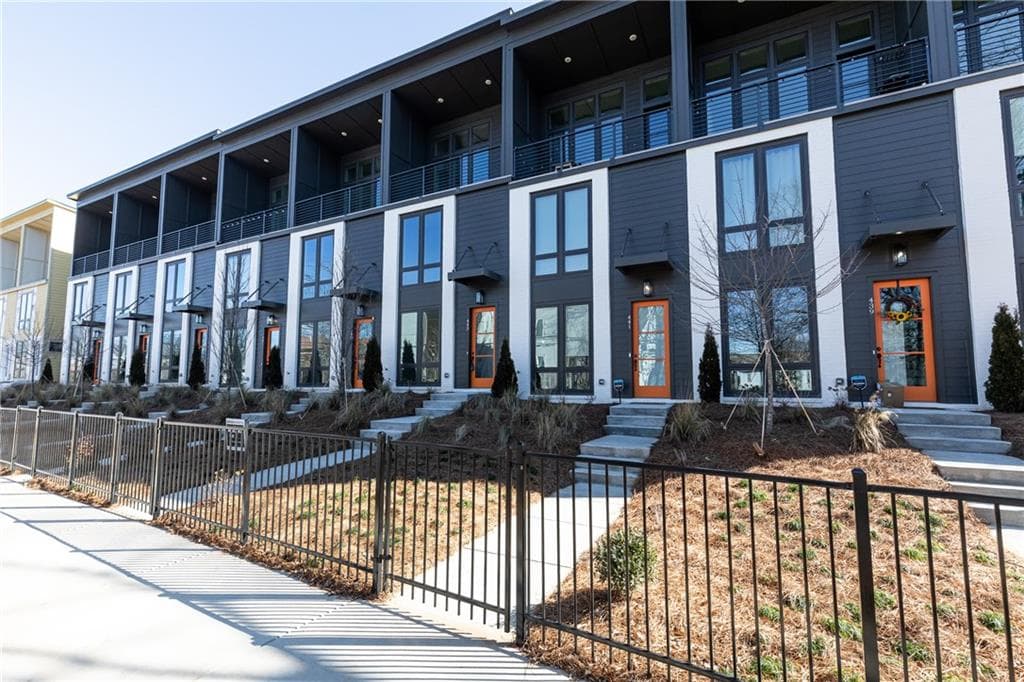 2 bedroom, 2 bathroom, 1,200 sq ft townhouse sold at 443 Parkway Drive, Atlanta, GA 30308