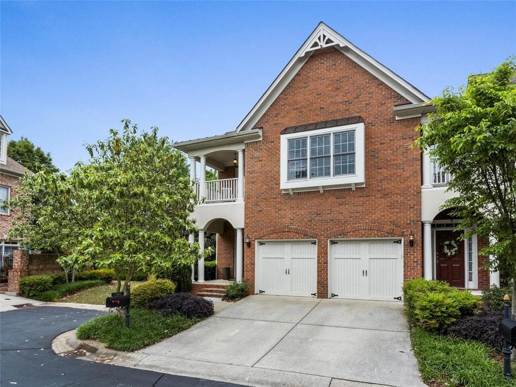 3 bedroom, 4 bathroom, 2,406 sq ft townhouse sold at 1286 Village Terrace Court, Dunwoody, GA 30338