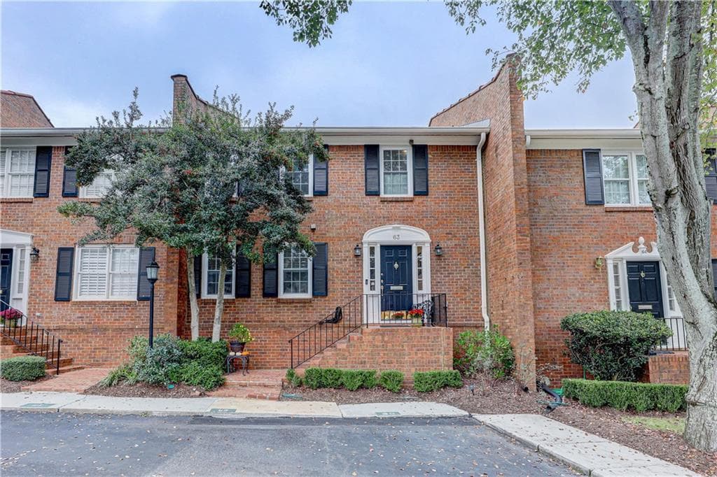 3 bedroom, 3 bathroom, 1,944 sq ft condominium sold at 4620 Wieuca Road 63, Atlanta, GA 30342