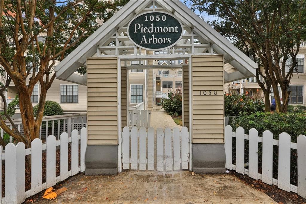 2 bedroom, 2 bathroom, 744 sq ft condominium sold at 1050 Piedmont Avenue 26, Atlanta, GA 30309