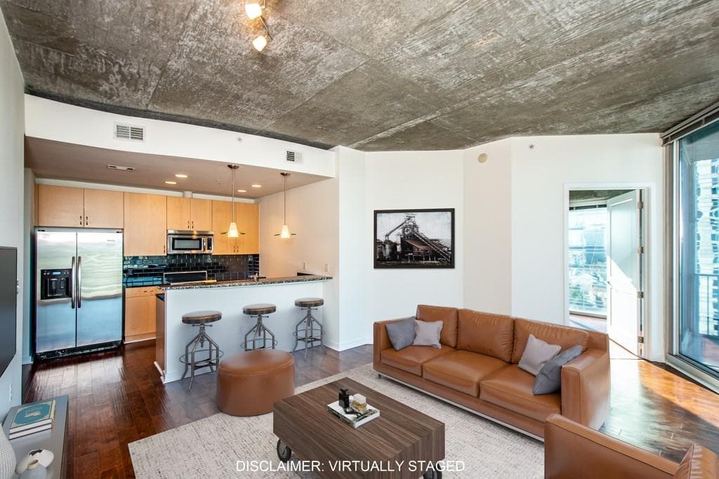 2 bedroom, 2 bathroom, 1,127 sq ft condominium sold at 400 W Peachtree Street 1704, Atlanta, GA 30308