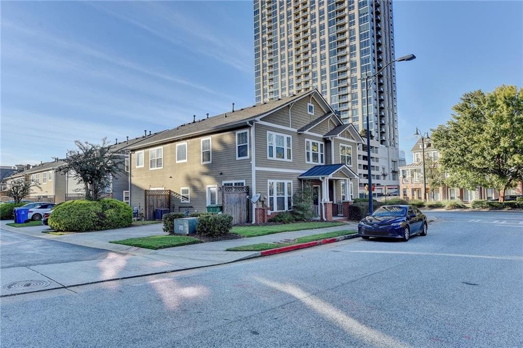 3 bedroom, 3 bathroom, 1,702 sq ft townhouse sold at 282 16th Street, Atlanta, GA 30363