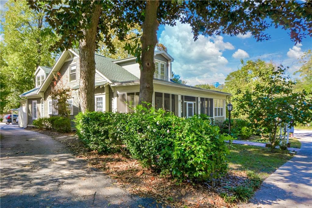 3 bedroom, 3 bathroom, 2,683 sq ft single family residence sold at 810 Vedado Way, Atlanta, GA 30308