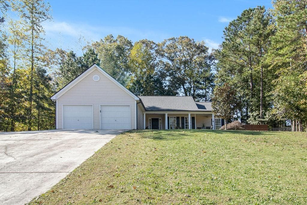 3 bedroom, 2 bathroom, 1,831 sq ft single family residence sold at 139 Oakridge Court, Douglasville, GA 30134