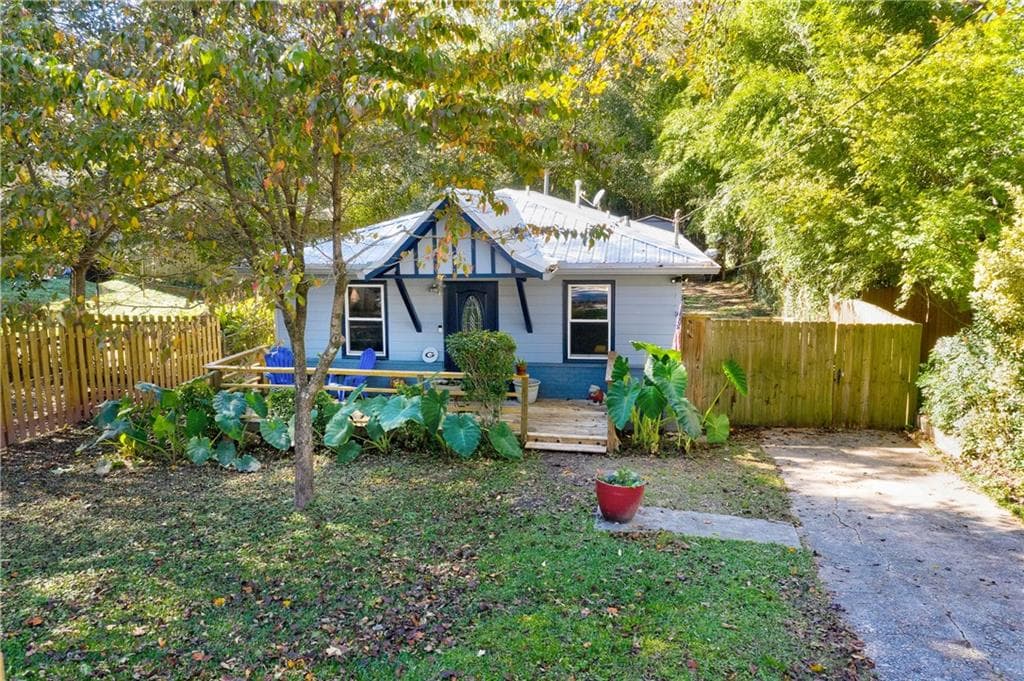 3 bedroom, 1 bathroom, 1,000 sq ft single family residence sold at 16 Bates Avenue, Atlanta, GA 30317