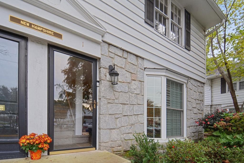 2 bedroom, 2 bathroom, 1,108 sq ft townhouse sold at 136 Peachtree Memorial Drive NH1, Atlanta, GA 30309