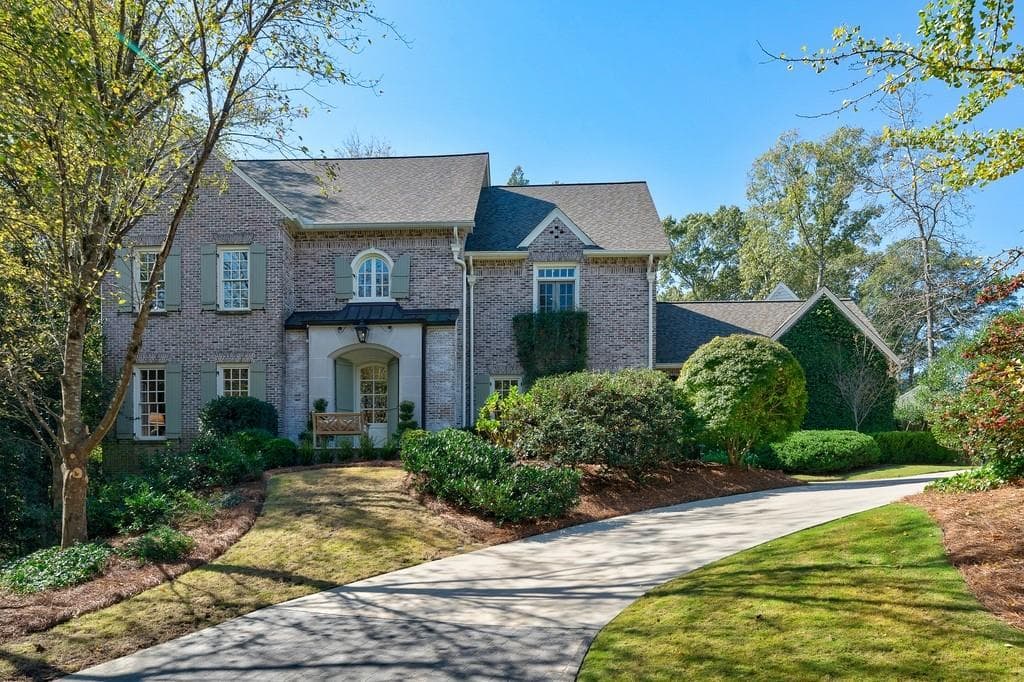 5 bedroom, 7 bathroom, 7,243 sq ft single family residence sold at 562 Arden Oak Court, Atlanta, GA 30305