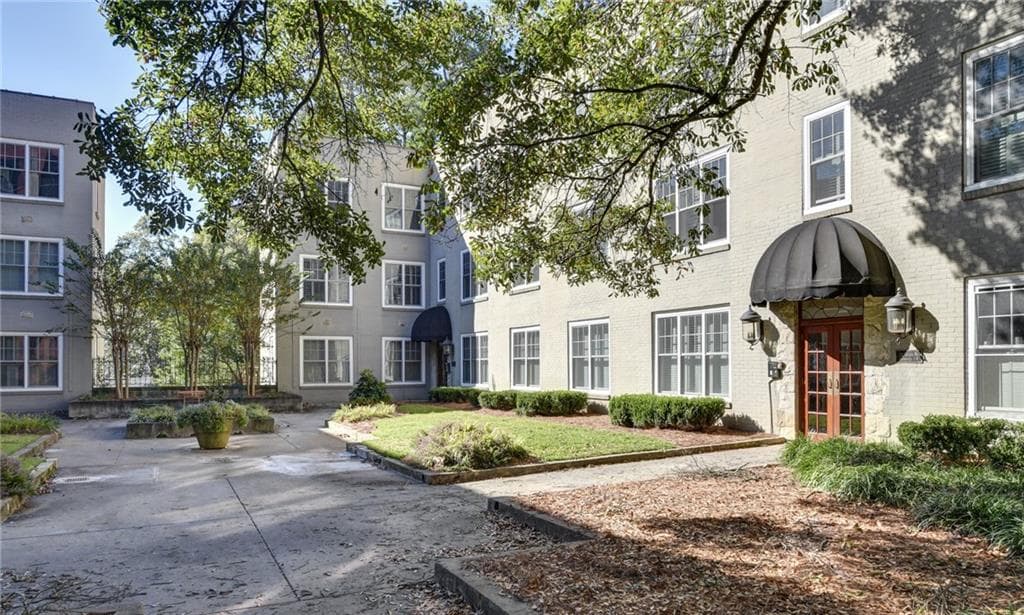 2 bedroom, 1 bathroom, 900 sq ft condominium sold at 30 Collier Road 10, Atlanta, GA 30309