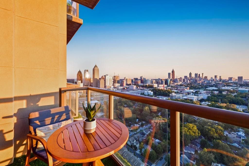 1 bedroom, 2 bathroom, 1,244 sq ft condominium sold at 270 17th Street 3605, Atlanta, GA 30363