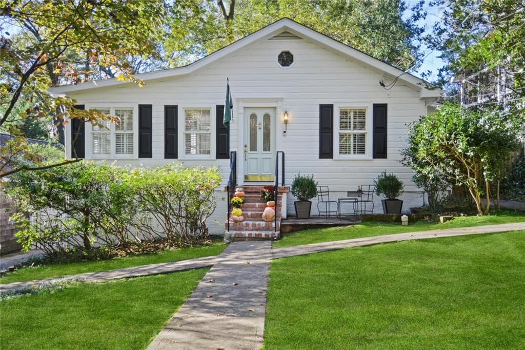 2 bedroom, 1 bathroom, 1,344 sq ft single family residence sold at 2131 Virginia Place, Atlanta, GA 30305