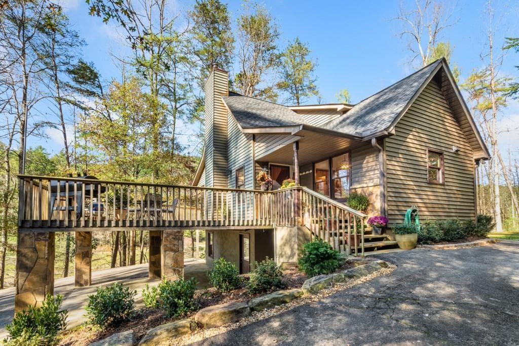3 bedroom, 3 bathroom, 2,024 sq ft single family residence sold at 10502 Warwoman Road, Clayton, GA 30525