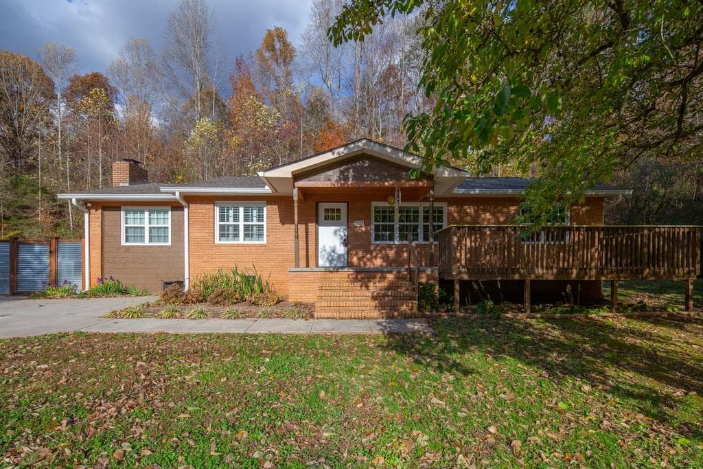 3 bedroom, 2 bathroom, 1,476 sq ft single family residence sold at 1779 Cavender Creek Road, Dahlonega, GA 30533