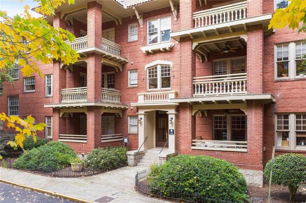 1 bedroom, 1 bathroom, 752 sq ft condominium sold at 266 11th Street 104, Atlanta, GA 30309