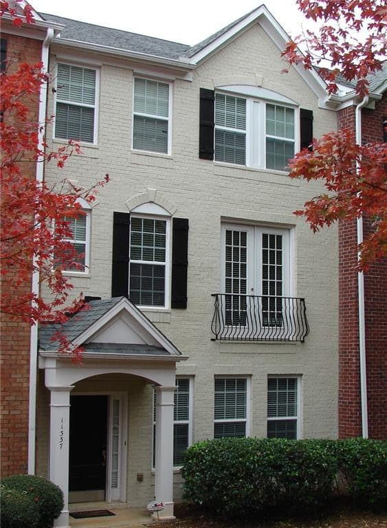 4 bedroom, 4 bathroom, 2,448 sq ft townhouse sold at 11337 Musette Circle, Alpharetta, GA 30009